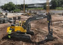 क्रॉलर एक्सकेवेटर Volvo EC220ELR