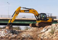 क्रॉलर एक्सकेवेटर JCB JS220LC