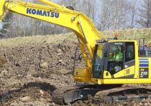 क्रॉलर एक्सकेवेटर Komatsu PC210-11E0