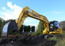 क्रॉलर एक्सकेवेटर Komatsu PC230NHD-11E0