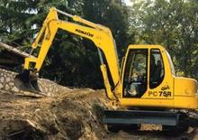 क्रॉलर एक्सकेवेटर Komatsu PC75R-2