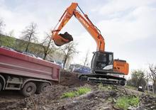 क्रॉलर एक्सकेवेटर Hitachi ZX 180 LC-5