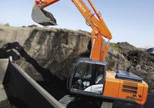 क्रॉलर एक्सकेवेटर Hitachi ZX 210 LC-5