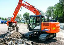 क्रॉलर एक्सकेवेटर Hitachi ZX130-6