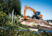 क्रॉलर एक्सकेवेटर Hitachi ZX130LCN TYPE HE13
