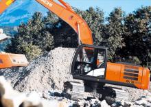 क्रॉलर एक्सकेवेटर Hitachi ZX200-5G