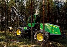 हार्वेस्टर John Deere 1070 E