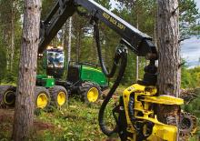 हार्वेस्टर John Deere 1070 G