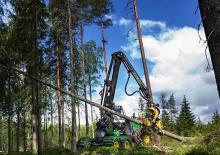 हार्वेस्टर John Deere 1270 G