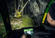 हार्वेस्टर John Deere 1270 G