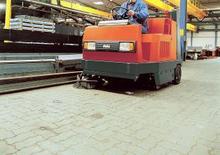 कॉम्पैक्ट स्वीपर Hako Jonas 1450 D