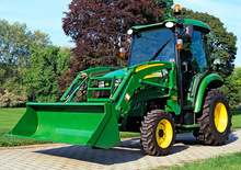 कॉम्पैक्ट यूटिलिटी ट्रैक्टर John Deere 3720