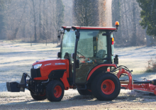 कॉम्पैक्ट यूटिलिटी ट्रैक्टर Kubota B2311 HDB
