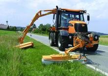 कॉम्पैक्ट यूटिलिटी ट्रैक्टर JCB Fastrac 3185