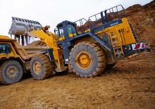 व्हील लोडर Komatsu WA900-3
