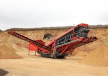 मोबाइल स्क्रीनिंग प्लांट Terex-Finlay 693 Supertrak