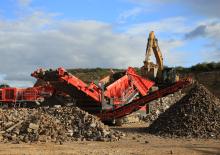 मोबाइल स्क्रीनिंग प्लांट Terex-Finlay 873+