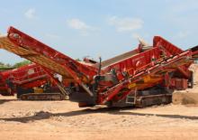 मोबाइल स्क्रीनिंग प्लांट Terex-Finlay 893