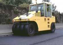 रबर-व्हील्ड रोलर Bomag BW 24 R