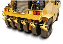 रबर-व्हील्ड रोलर Caterpillar CW16