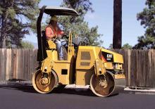 टैंडम वाइब्रेशन रोलर Caterpillar CB24