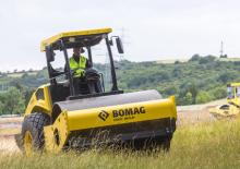 सिंगल-ड्रम रोलर Bomag BW 211 DH-5