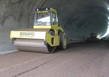सिंगल-ड्रम रोलर Bomag BW 213 D-4