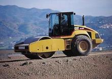 सिंगल-ड्रम रोलर Caterpillar CS 683 E