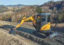 मिनी एक्सकेवेटर New Holland E33C