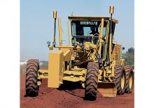 ग्रेडर Caterpillar 140K2