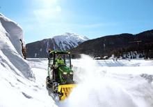 म्यूनिसिपल ट्रैक्टर फ्रंट हिच John Deere 1026 R