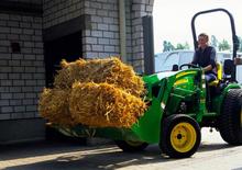 म्यूनिसिपल ट्रैक्टर फ्रंट हिच John Deere 2032 R