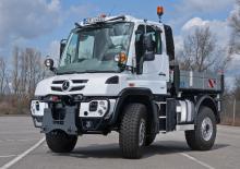 म्यूनिसिपल ट्रैक्टर फ्रंट हिच Unimog U 423 Euro 5