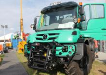 म्यूनिसिपल ट्रैक्टर फ्रंट हिच Unimog U 529 Euro 5