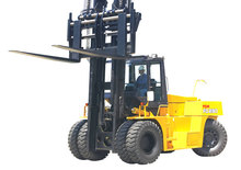 रफ टेरेन फोर्कलिफ्ट TCM FD 230-2