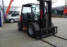 रफ टेरेन फोर्कलिफ्ट Manitou MC 25-4