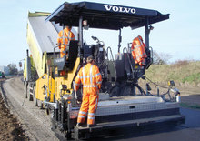 ट्रैक्ड एस्फाल्ट पेवर Volvo ABG5820