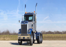 रिजिड चेसिस Freightliner 122SD 58 Mid Roof Cummins X15
