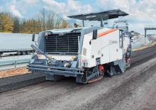 रोड रीसाइक्लिंग मशीन/-कोल्ड रीसाइकलर Wirtgen W 240 CR