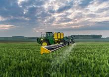 सेल्फ-प्रोपेल्ड फील्ड स्प्रेयर John Deere R4050i