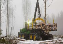 फॉरवर्डर John Deere 1910 G