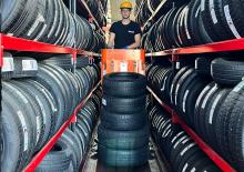 सिंगल वर्टिकल मास्ट बूम लिफ्ट Faraone Elevah 75 Tires