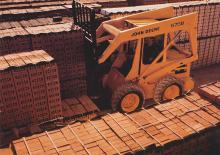 स्किड स्टीयर लोडर John Deere Construction 575