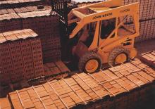 स्किड स्टीयर लोडर John Deere Construction 675B