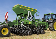 सोइंग मशीन John Deere 750A