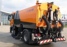 स्वीपर ट्रक, राइट-हैंड सक्शन हेड Schmidt SK 700