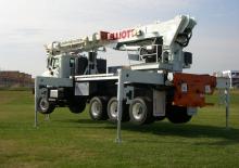ट्रक माउंटेड टेलीस्कोपिक बूम लिफ्ट Elliott Equipment E120 E-Line
