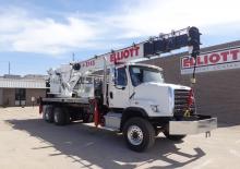 ट्रक माउंटेड टेलीस्कोपिक बूम लिफ्ट Elliott Equipment E145 E-Line