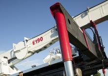 ट्रक माउंटेड टेलीस्कोपिक बूम लिफ्ट Elliott Equipment E190 E-Line