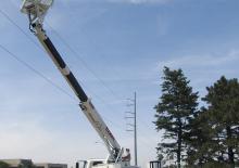 ट्रक माउंटेड टेलीस्कोपिक बूम लिफ्ट Elliott Equipment G50F HiReach